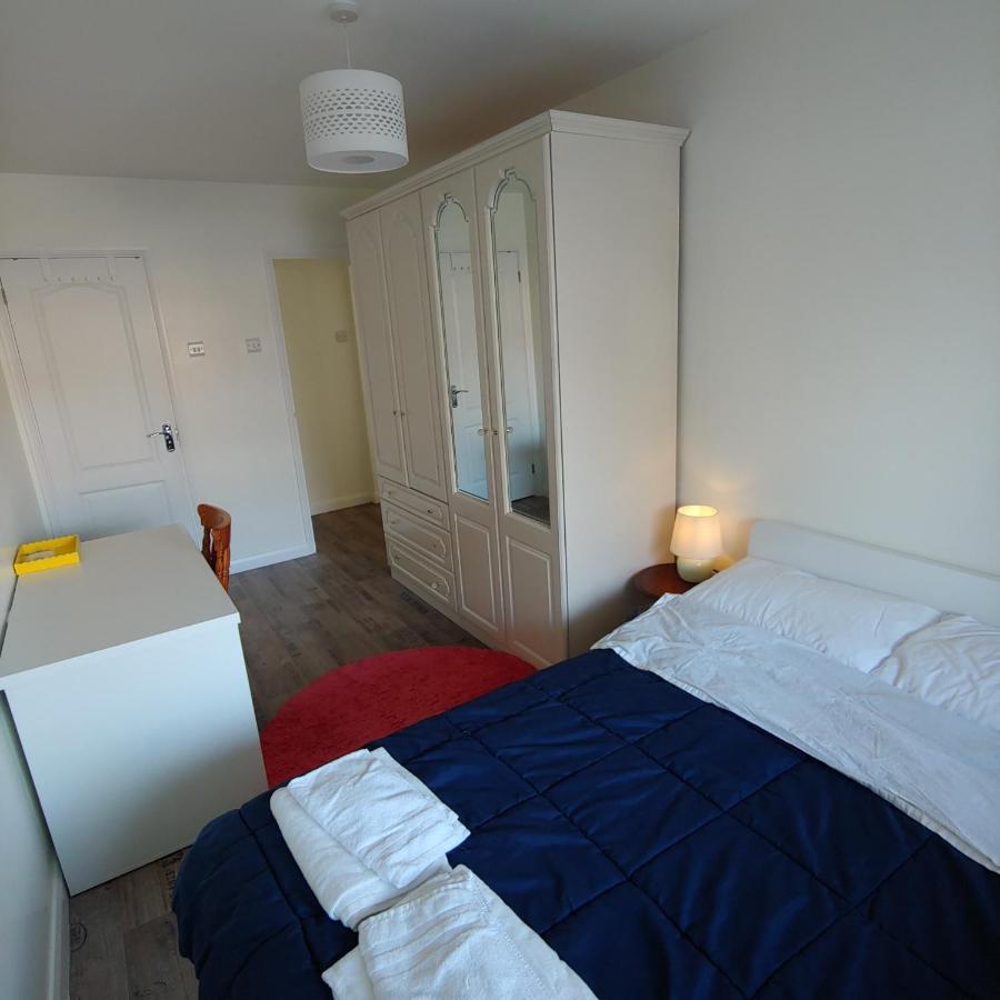 Ensuite Master Bedroom, Private Bathroom, Inside Family Home, Walking Distance To Harry Potter Studios Watford  Exterior foto